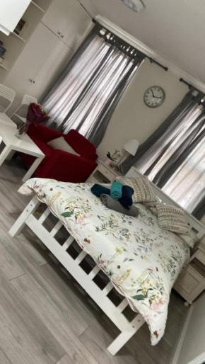Guest and Rest 7
